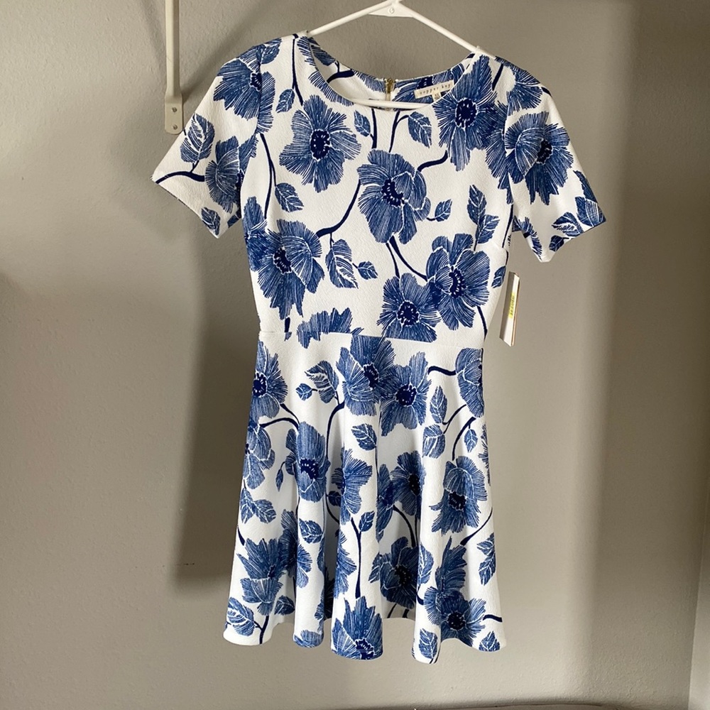 Copper Key blue floral short sleeve dress. NWT
